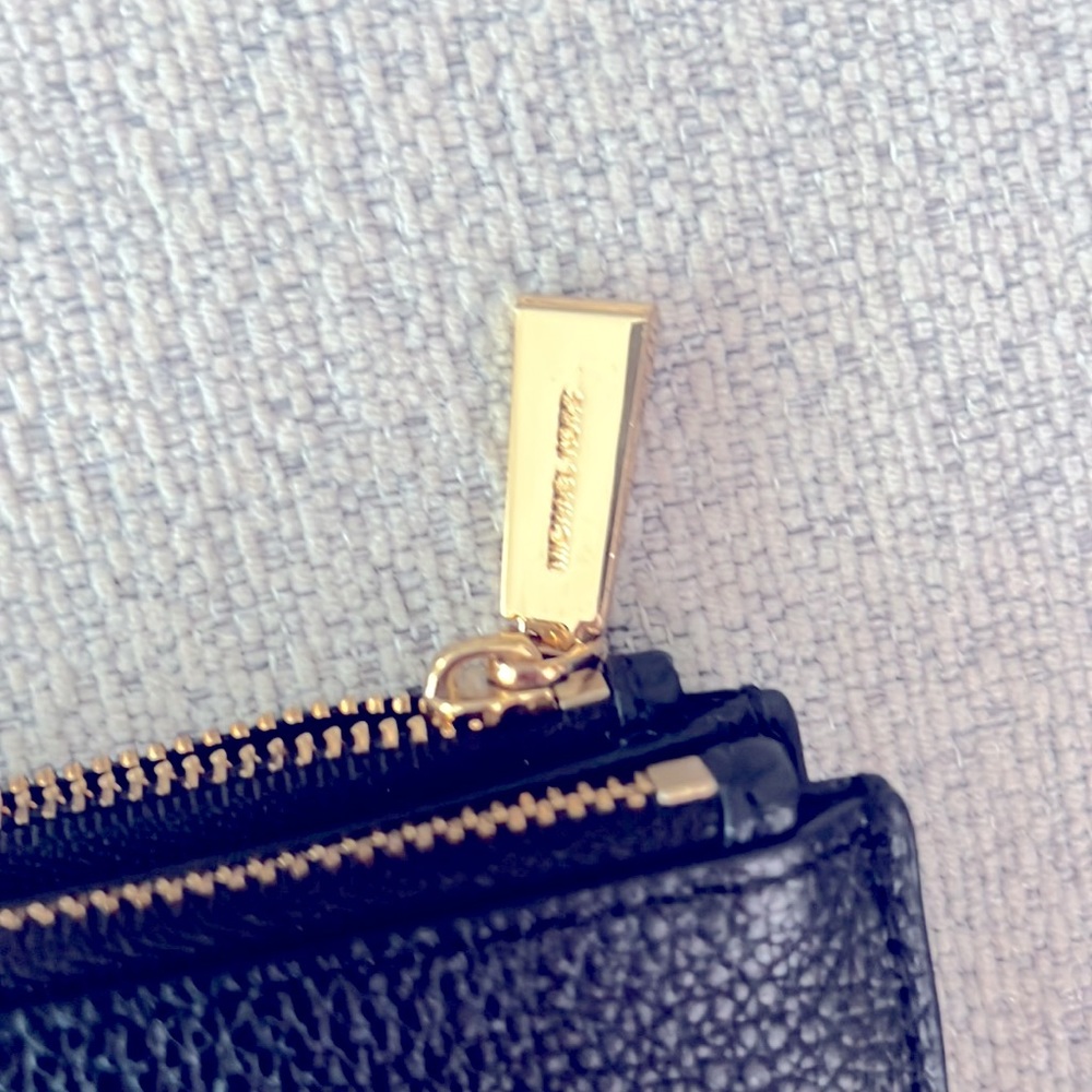 ❌SOLD!!❌Michael Kors wristlet - Picture 8 of 9
